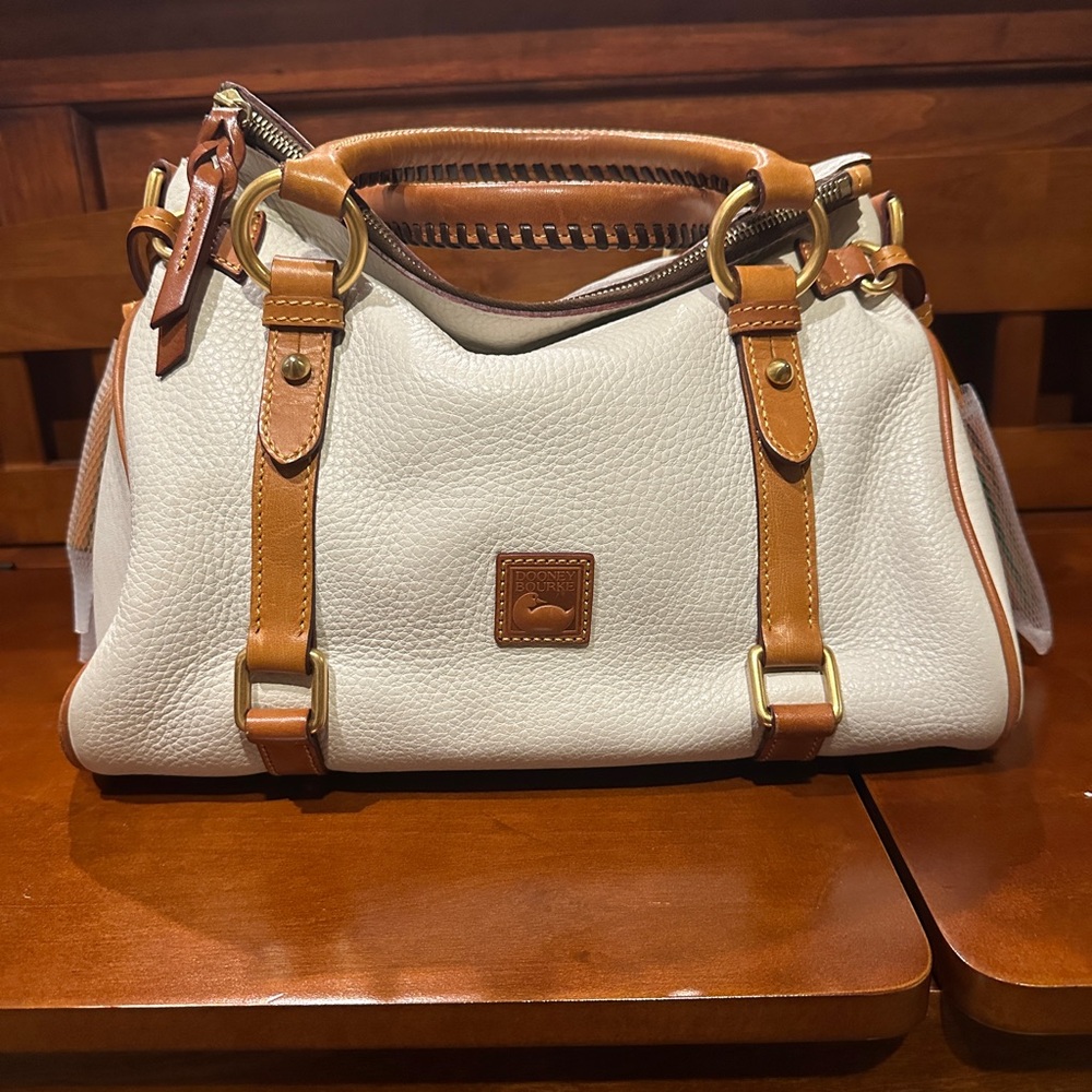 Weekend sale!!!🎊🎈Dooney and Bourke Florentine Satchel